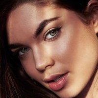 Aarika Wolf Naken