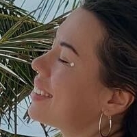 Adriana Hughes Naken