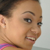Adriana Maya Naken