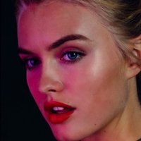Alberte Valentine Naken