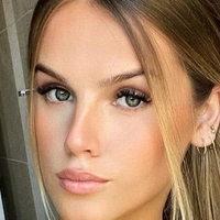 Alex Ann Lavigne-Pelletier Naken