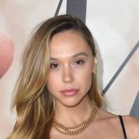Alexis Ren Naken