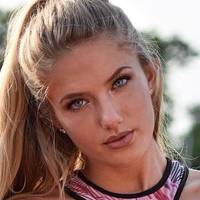 Alica Schmidt Naken