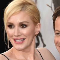 Alice Evans Naken