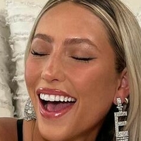 Alix Ashley Naken