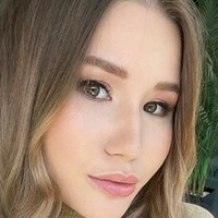 Amalia Davis Naken