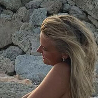 Amalie Kjeldtoft Naken