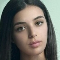 Amber Ajami Naken