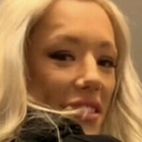 Amelia Elsa Robbins Naken