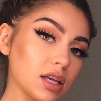 Andrea Russett Naken