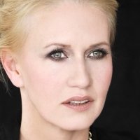 Andrea Sokol Naken