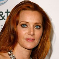 Angela Featherstone Naken