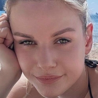 Angelina Mayer Naken