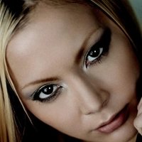 Anna Kazuki Naken