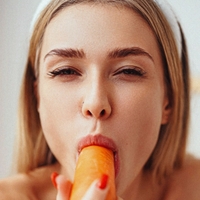 Anna Klingenberg Naken
