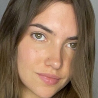 Anna Miro Naken