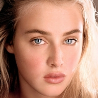 Anna Van Patten Naken
