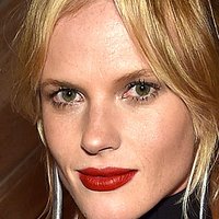 Anne Vyalitsyna Naken