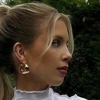 Anneka Madgett Naken