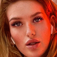 Anniee Charlottee Naken
