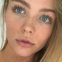 Annika Boron Naken