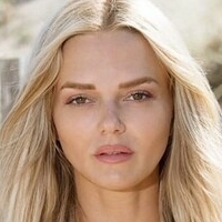 Anouchka Lou Naken