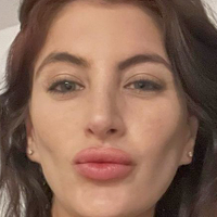 Ariana Basseri Naken