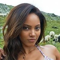 Ariel Meredith Naken