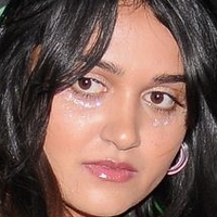 Ariela Barer Naken