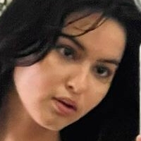 Beca Michie Naken