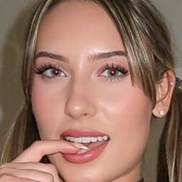 Bella Reid Naken