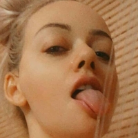 Blonde Temptress Naken