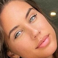 Brtmanuela Naken