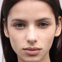 Bruna Lirio Naken