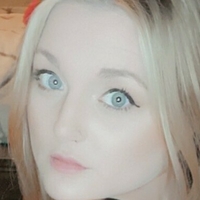 carliiie Naken