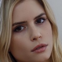 Carlson Young Naken