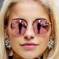 Caroline Daur Naken