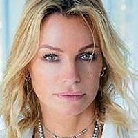 Caroline Neron Naken
