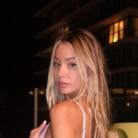 Celeste Bright Naken