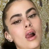 Charlieshe Naken