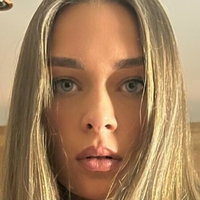 Charming Emma Naken