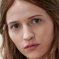 Christa Théret Naken