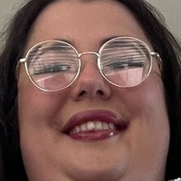 Cinnamon Naken