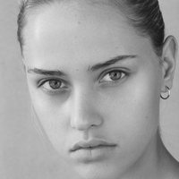Claire Guena Naken