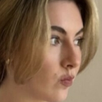 Clara Tubo Naken