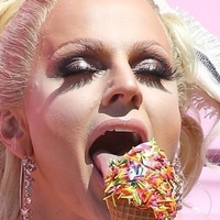 Courtney Act Naken
