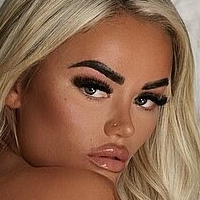 Courtney Doyle Naken