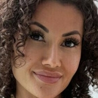 Curly Amelia Naken