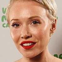 Daisy Lewis Naken