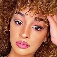 Dana Curly Naken